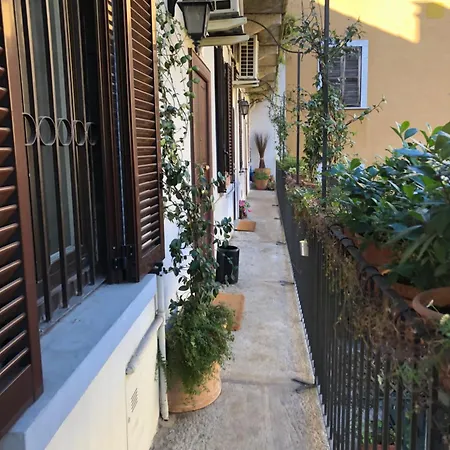 Апартаменты Lovely In The Heart Of